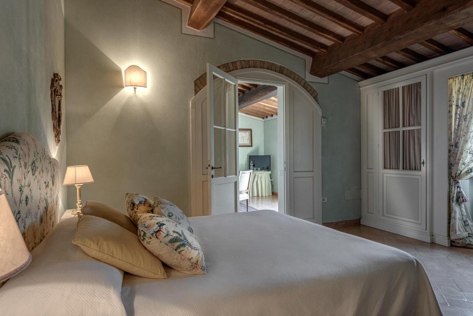 Villa Il Castagno Wine & Resort Сиена Экстерьер фото