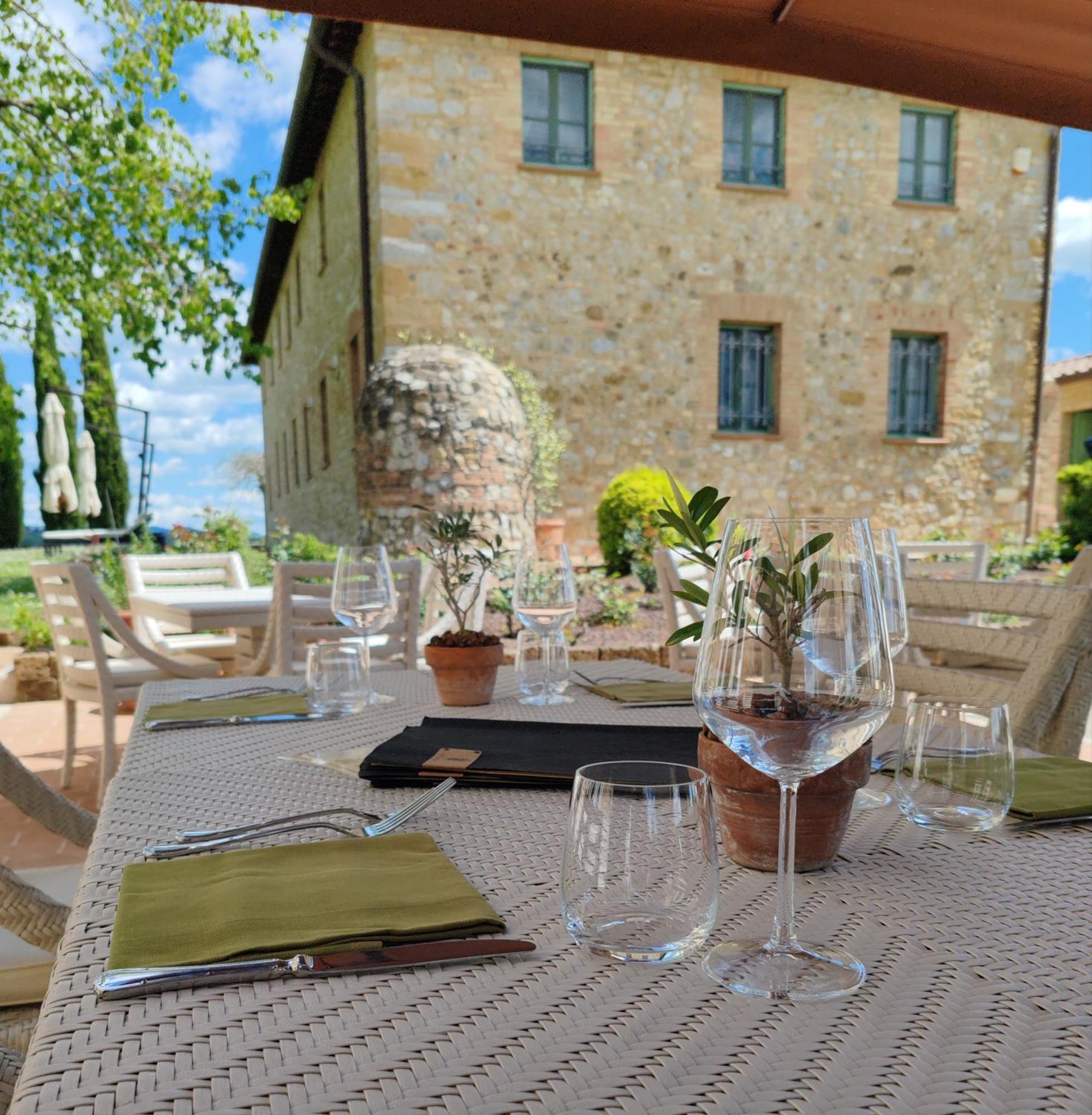 Villa Il Castagno Wine & Resort Сиена Экстерьер фото