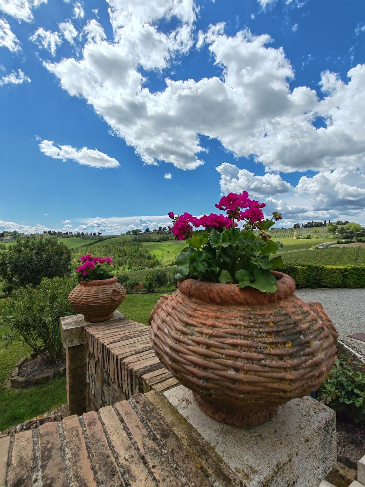 Villa Il Castagno Wine & Resort Сиена Экстерьер фото